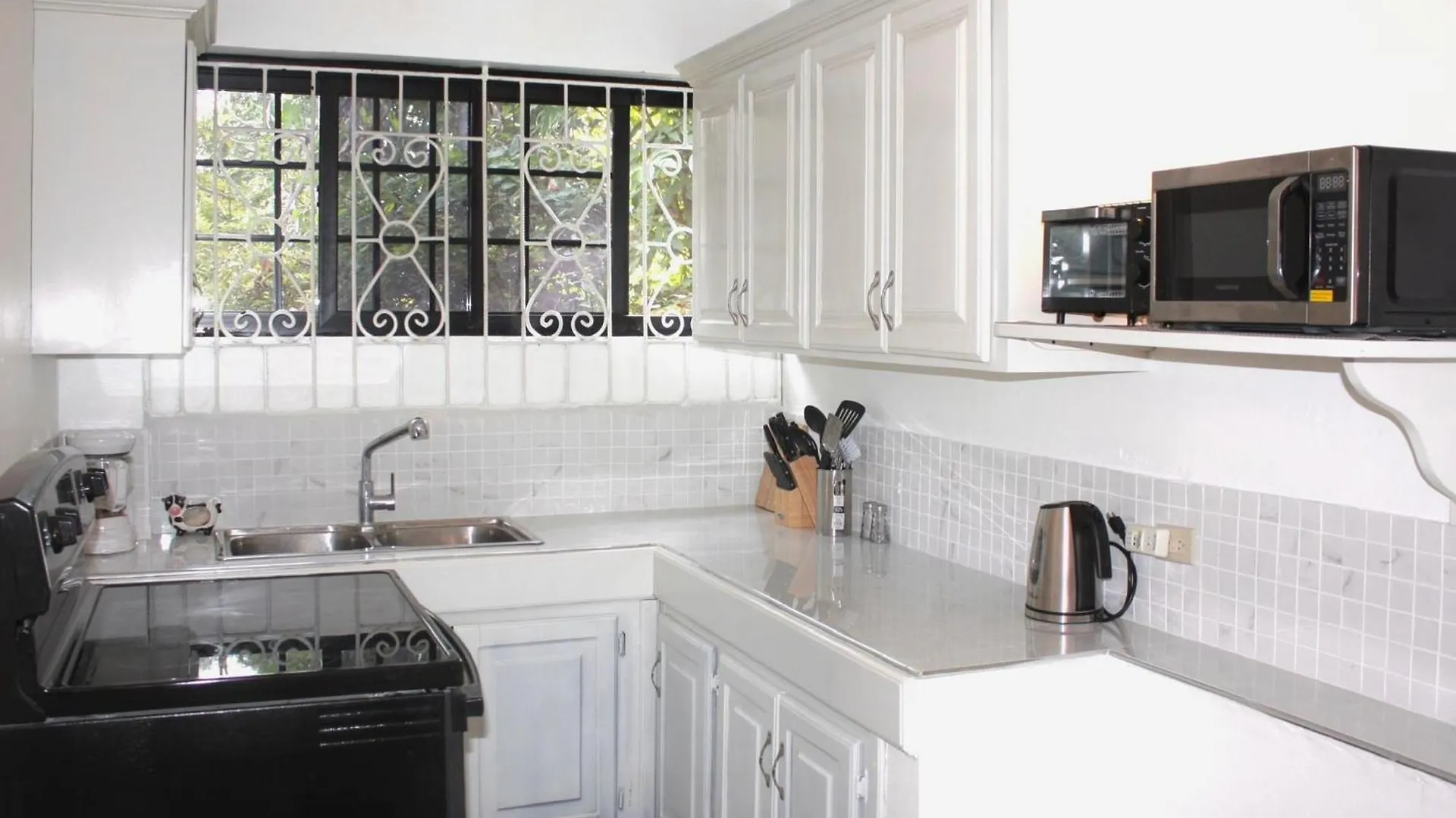 Serene Getaway-Newly Renovated Spacious 2 Beds 2 Baths Montego Bay Jamaica