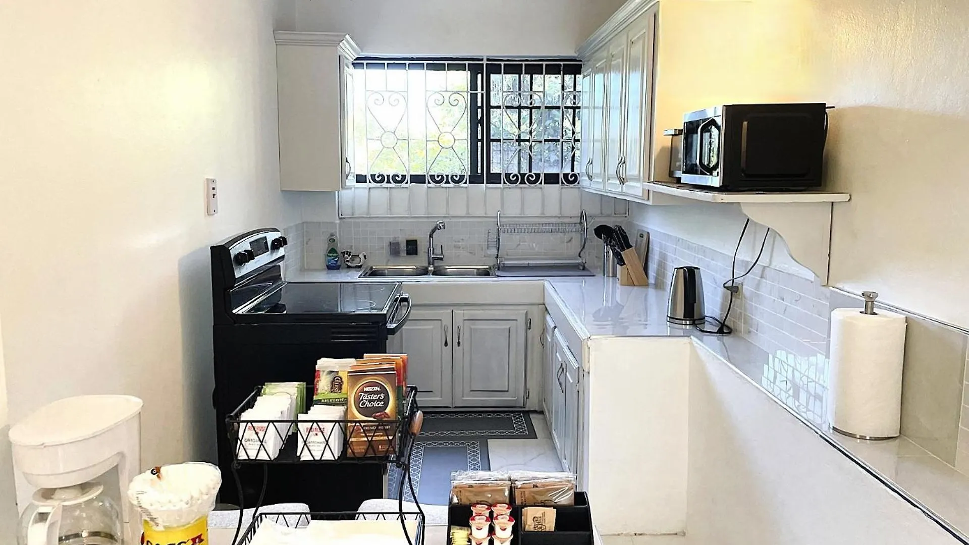 Serene Getaway-Newly Renovated Spacious 2 Beds 2 Baths Montego Bay 0*,